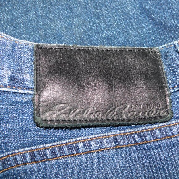 Eddie Bauer Mens 33 x 32 Straight Fit Medium Indigo Wash Blue Jeans - Picture 11 of 11